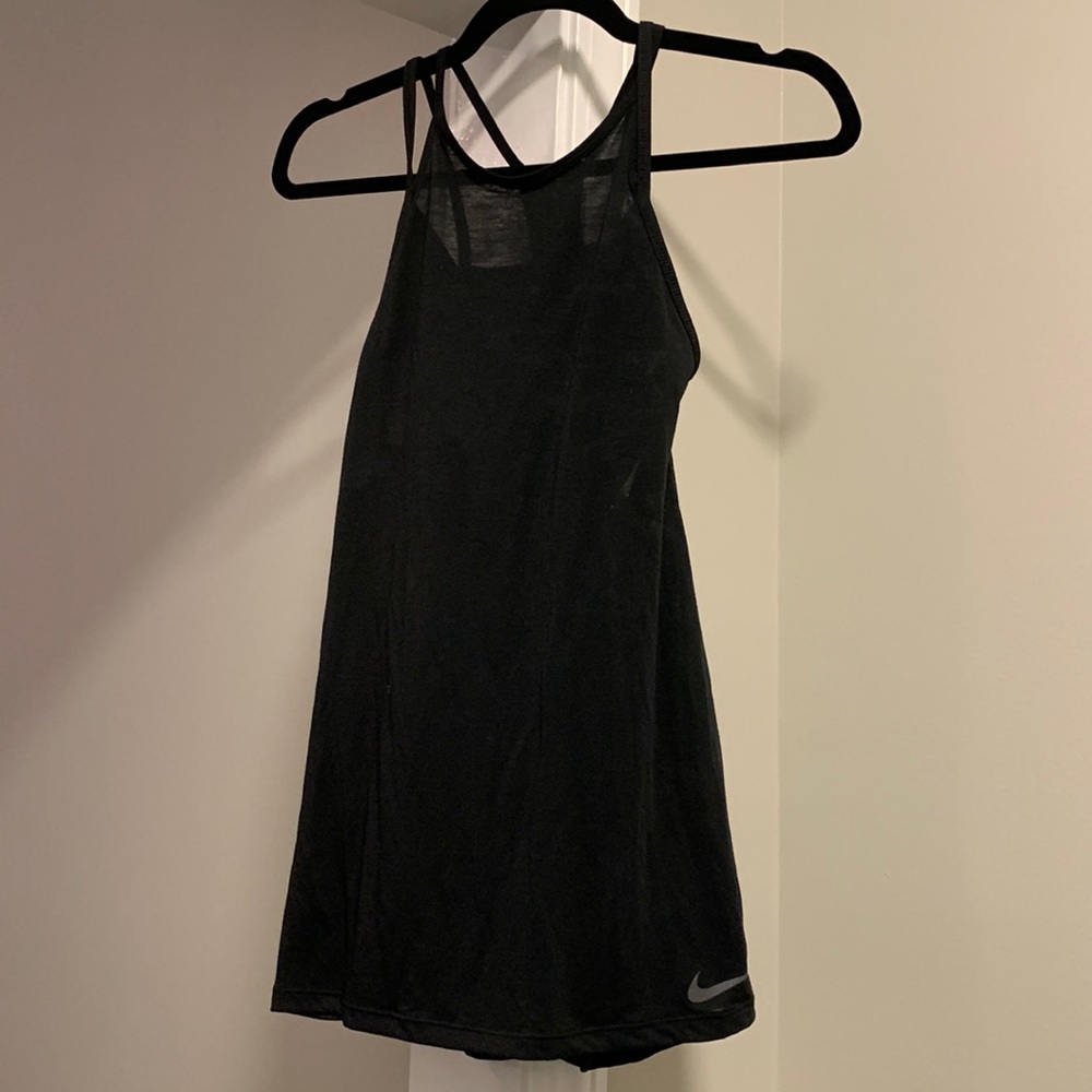 Nike strappy workout tanktop black